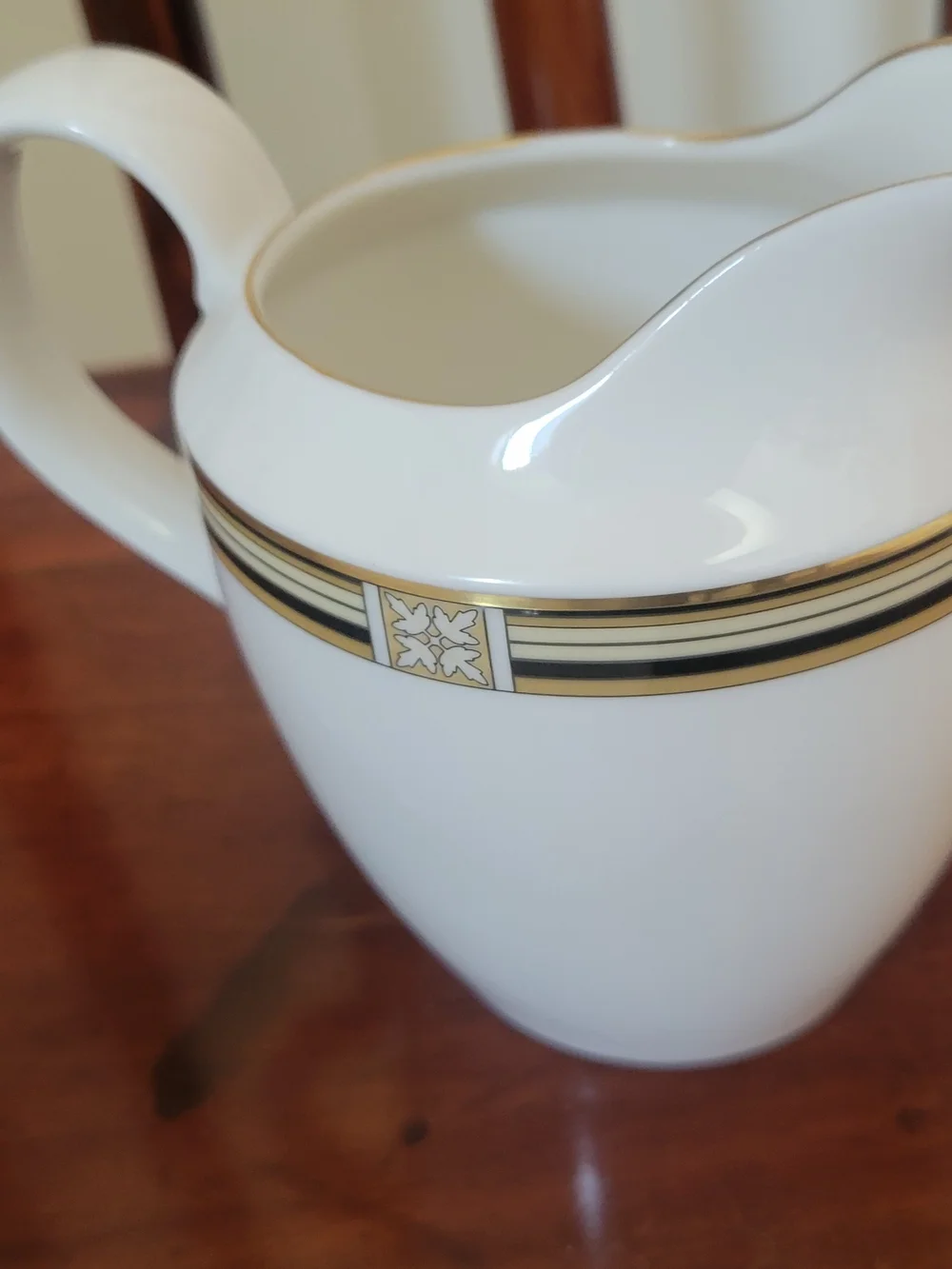 Royal Doulton New Romance Collection 'Coronado' Creamer and Covered Sugar Bowl